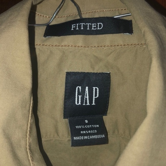 Gap fitted button down shirt size small - Picture 3 of 3